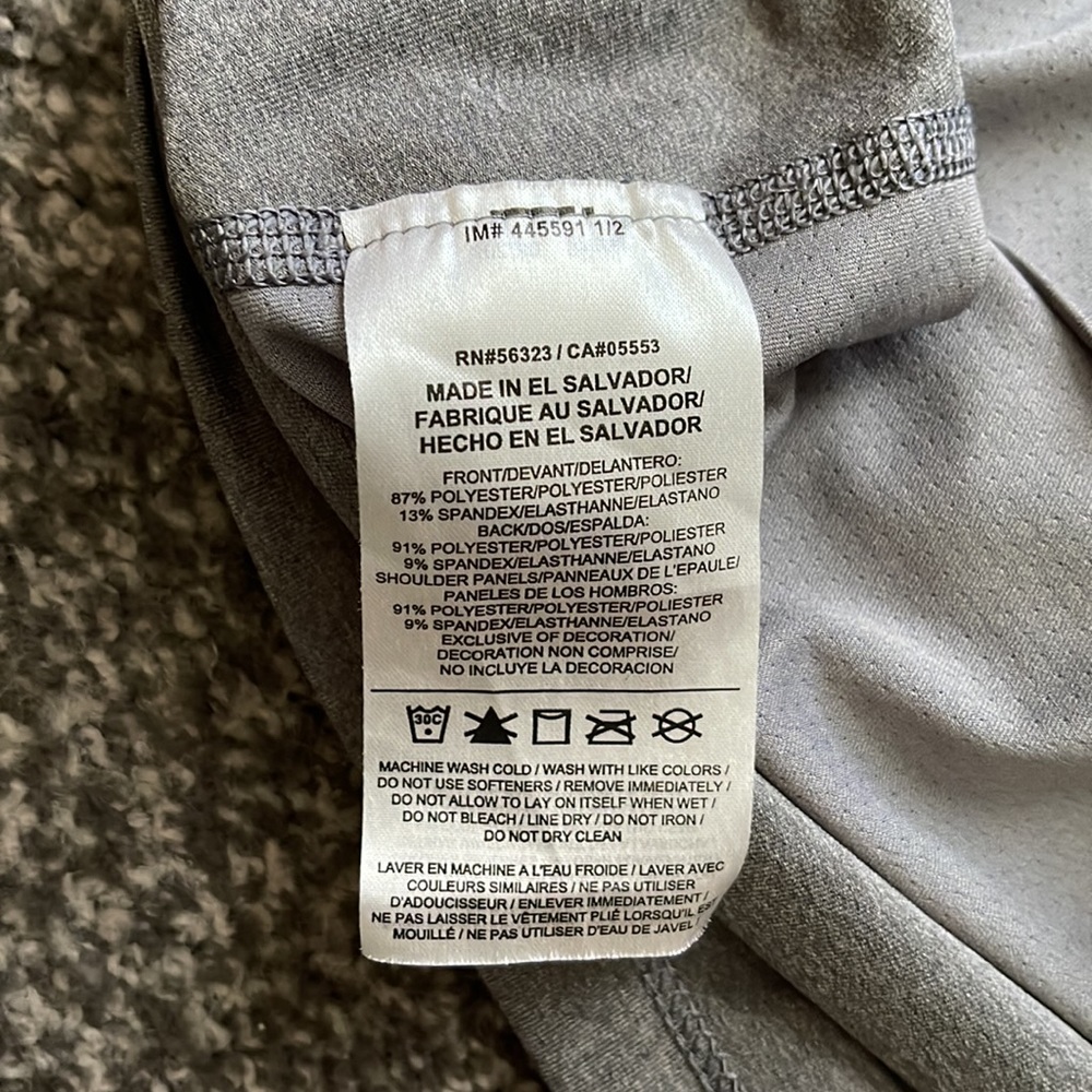 Women Nike dry fit top. Worn once. Fitted - Picture 5 of 5